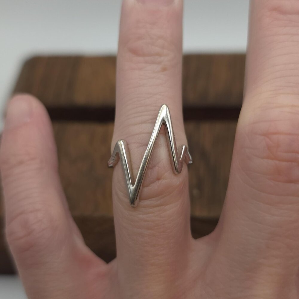 Size 6 Sterling Silver Life Line Ring A881